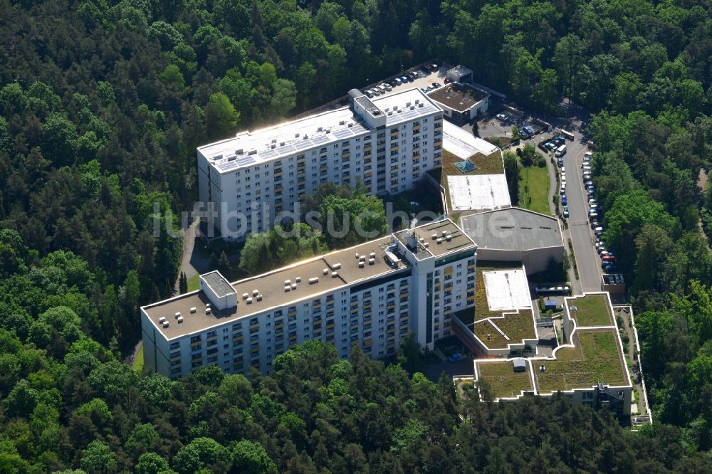 Luftbild Erlangen - Gebäude des Altersheim - Seniorenresidenz des Wohnstift Rathsberg in Erlangen im Bundesland Bayern