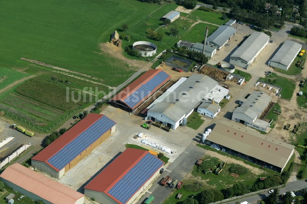 Zschepplin von oben - Gebäude eines Bauernhofes und landwirtschaftlichen Betriebes am Rand von Zschepplin im Bundesland Sachsen