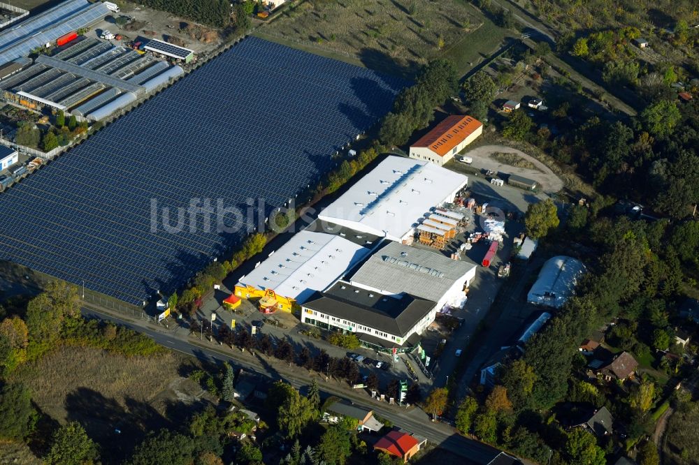 Luftaufnahme Wittenberge - Gebäude des Baumarktes Baufachzentrum an der Wahrenberger Straße in Wittenberge im Bundesland Brandenburg, Deutschland