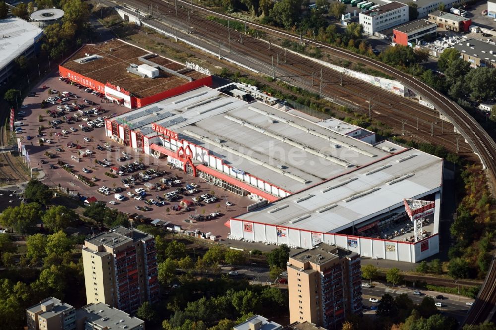 Luftbild Berlin - Gebäude des Baumarktes der BAUHAUS Berlin-Spandau An den Freiheitswiesen in Berlin