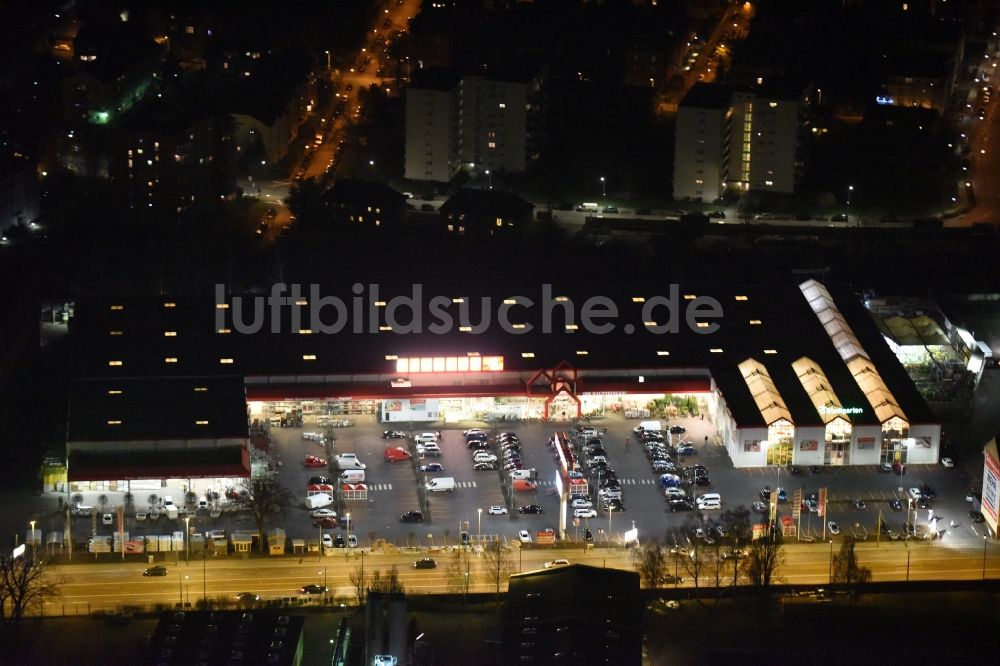 Luftbild Frankfurt am Main - Gebäude des Baumarktes der BAUHAUS in Frankfurt am Main im Bundesland Hessen