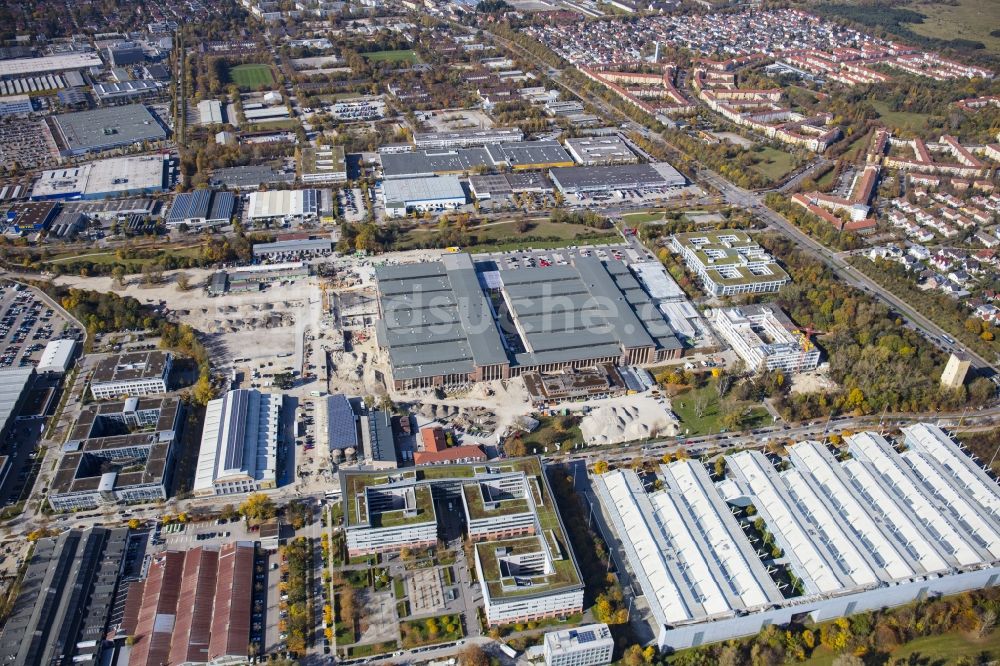 München von oben - Gebäude des Baumarktes der BAUHAUS München-Freimann im Ortsteil Schwabing-Freimann in München im Bundesland Bayern, Deutschland