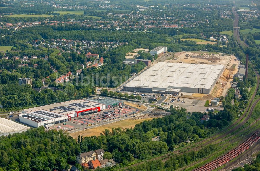 Luftbild Bochum - Gebäude des Baumarktes der baumarkt direkt GmbH & Co KG entlang der Hauptstraße im Ortsteil Bochum Ost in Bochum im Bundesland Nordrhein-Westfalen, Deutschland