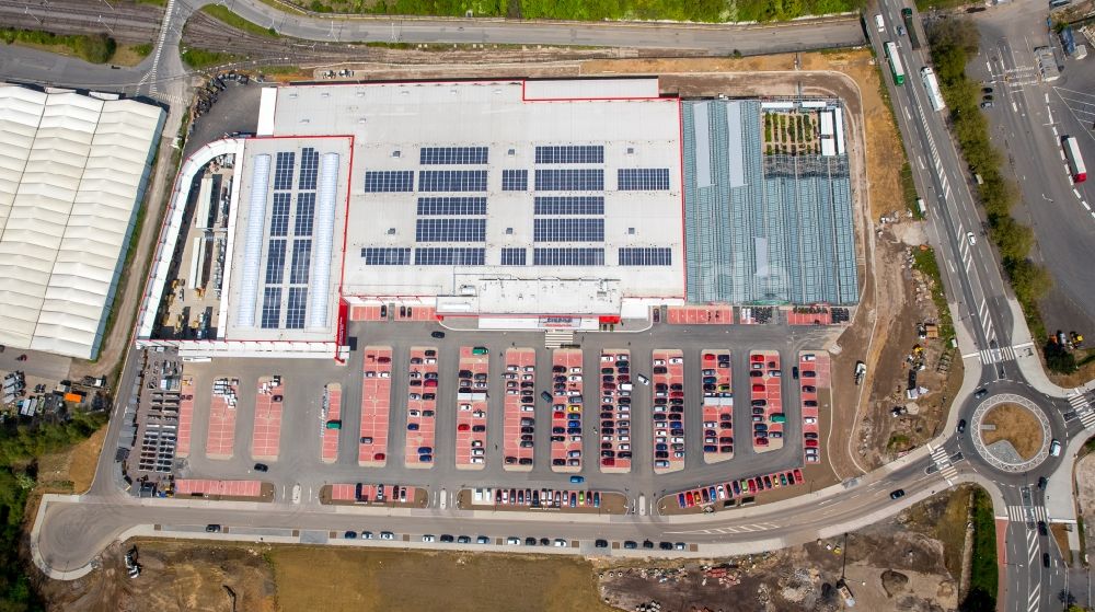 Luftaufnahme Bochum - Gebäude des Baumarktes der Hagebaumarkt Ziesak an der Hauptstraße in Bochum im Bundesland Nordrhein-Westfalen