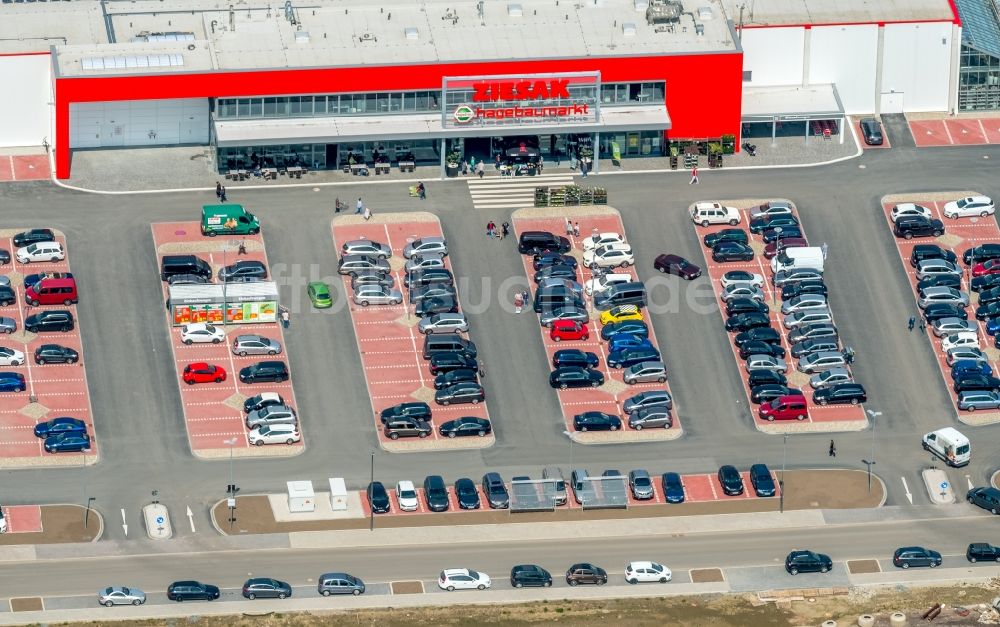 Bochum von oben - Gebäude des Baumarktes der Hagebaumarkt Ziesak an der Hauptstraße in Bochum im Bundesland Nordrhein-Westfalen