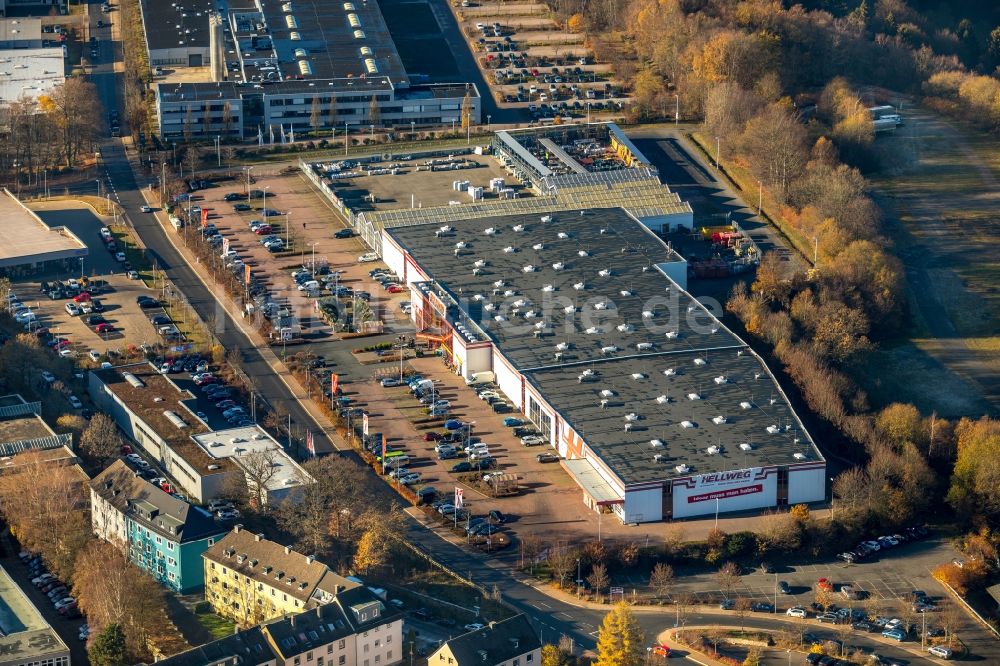 Luftbild Lüdenscheid - Gebäude des Baumarktes HELLWEG - Die Profi-Baumärkte GmbH & Co. KG in Lüdenscheid im Bundesland Nordrhein-Westfalen, Deutschland