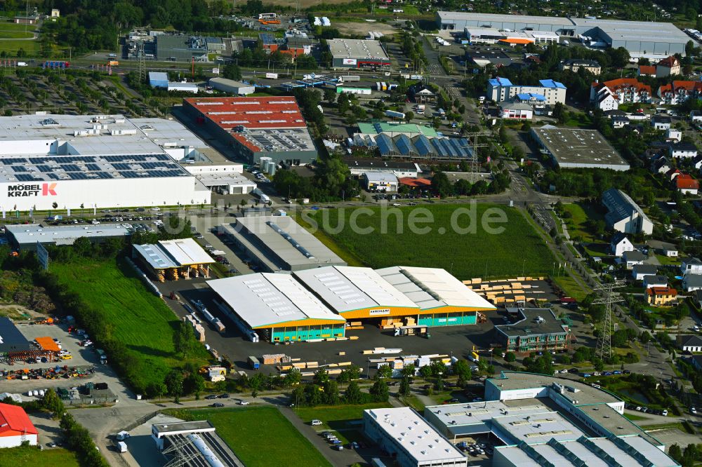 Luftaufnahme Taucha - Gebäude des Baumarktes und Holzhandel der Karl Ahmerkamp Leipzig GmbH & Co. KG in Taucha im Bundesland Sachsen, Deutschland