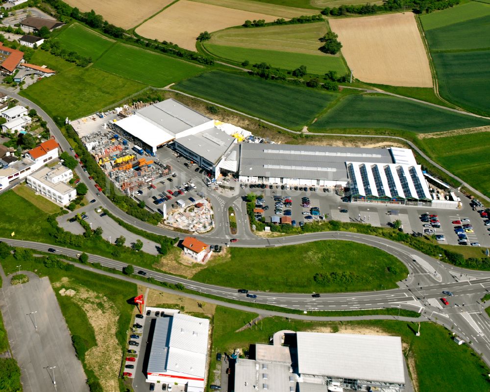 Calw aus der Vogelperspektive: Gebäude des Baumarktes der Kömpf Bauzentrum GmbH in Calw im Bundesland Baden-Württemberg, Deutschland