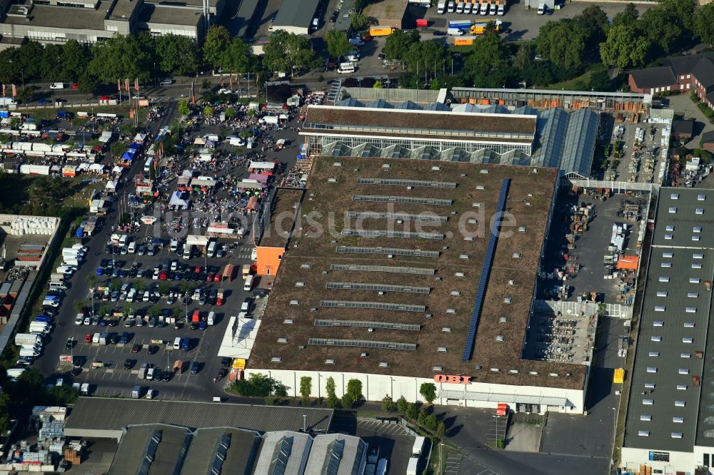 Luftaufnahme Berlin - Gebäude des Baumarktes OBI Markt Berlin-Neukölln im Ortsteil Neukölln in Berlin, Deutschland