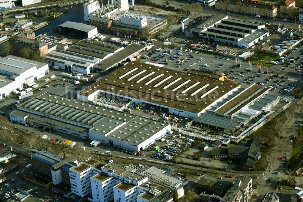 Berlin von oben - Gebäude des Baumarktes OBI Markt Berlin-Neukölln im Ortsteil Neukölln in Berlin, Deutschland