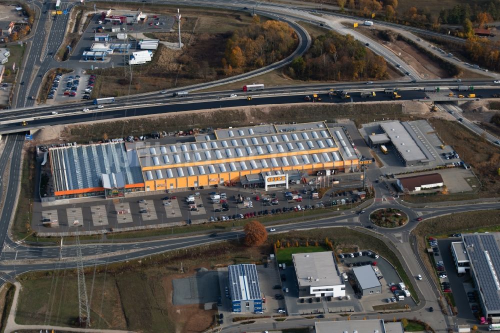 Forchheim von oben - Gebäude des Baumarktes OBI Markt in Forchheim im Bundesland Bayern, Deutschland