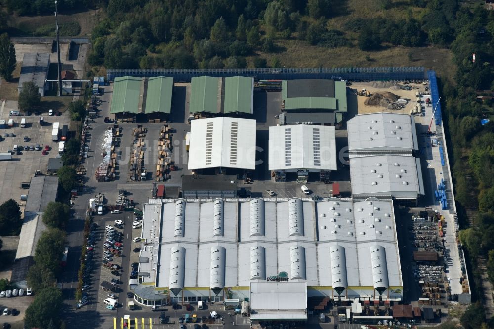 Berlin von oben - Gebäude des Baumarktes der Possling GmbH & Co.KG Mahlsdorf Landsberger Straße im Stadtteil Mahlsdorf in Berlin