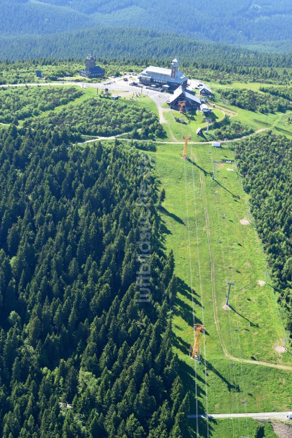 Oberwiesenthal aus der Vogelperspektive: Gebäude des Besucherzentrums auf der Bergkuppe des Fichtelberg in Oberwiesenthal im Bundesland Sachsen, Deutschland