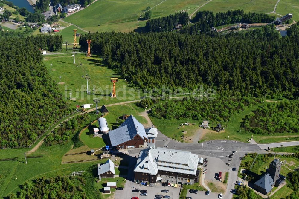 Luftaufnahme Oberwiesenthal - Gebäude des Besucherzentrums auf der Bergkuppe des Fichtelberg in Oberwiesenthal im Bundesland Sachsen, Deutschland