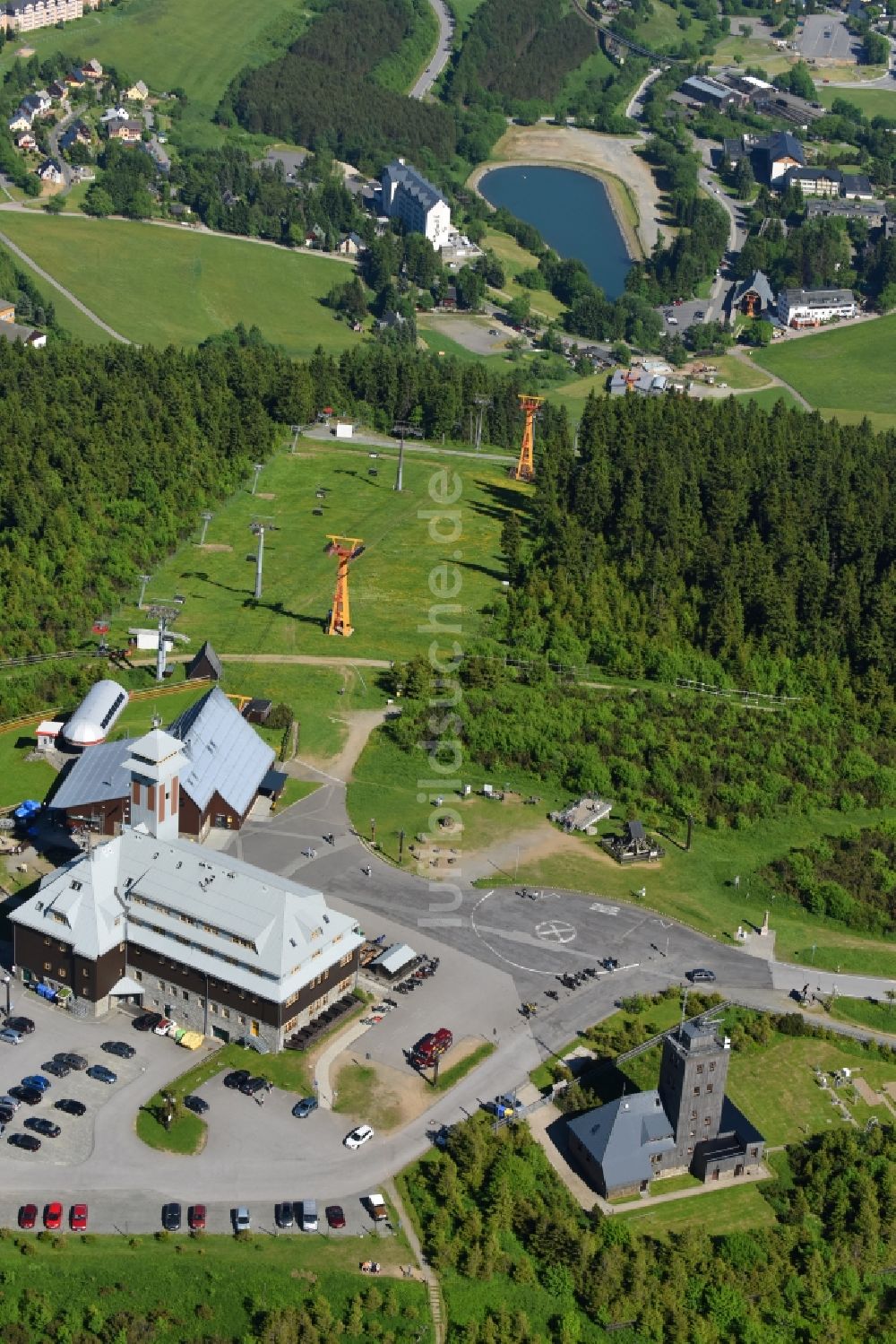 Oberwiesenthal aus der Vogelperspektive: Gebäude des Besucherzentrums auf der Bergkuppe des Fichtelberg in Oberwiesenthal im Bundesland Sachsen, Deutschland