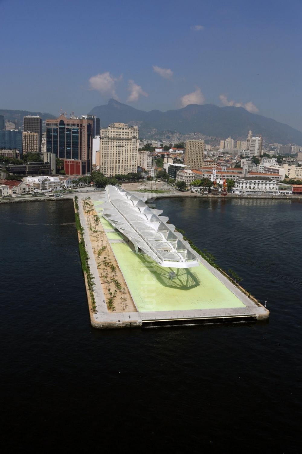 Luftaufnahme Rio de Janeiro - Gebäude des Besucherzentrums „Museum of Tomorrow“ an der Uferpromenade in Rio de Janeiro in Rio de Janeiro, Brasilien