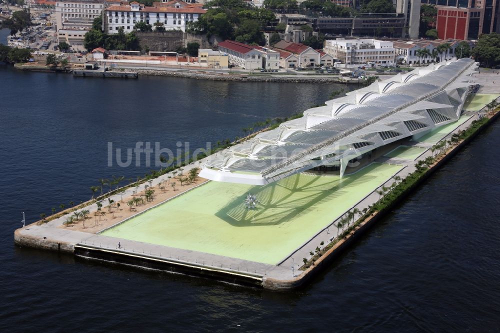 Luftbild Rio de Janeiro - Gebäude des Besucherzentrums „Museum of Tomorrow“ an der Uferpromenade in Rio de Janeiro in Rio de Janeiro, Brasilien