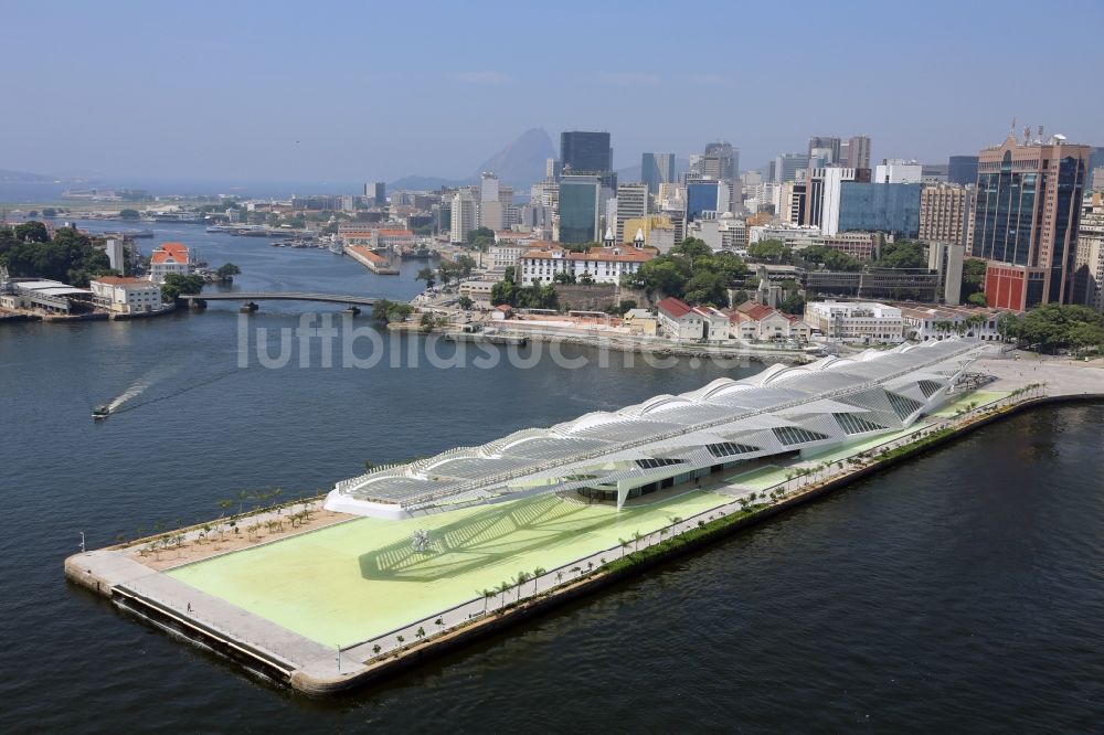 Luftbild Rio de Janeiro - Gebäude des Besucherzentrums „Museum of Tomorrow“ an der Uferpromenade in Rio de Janeiro in Rio de Janeiro, Brasilien