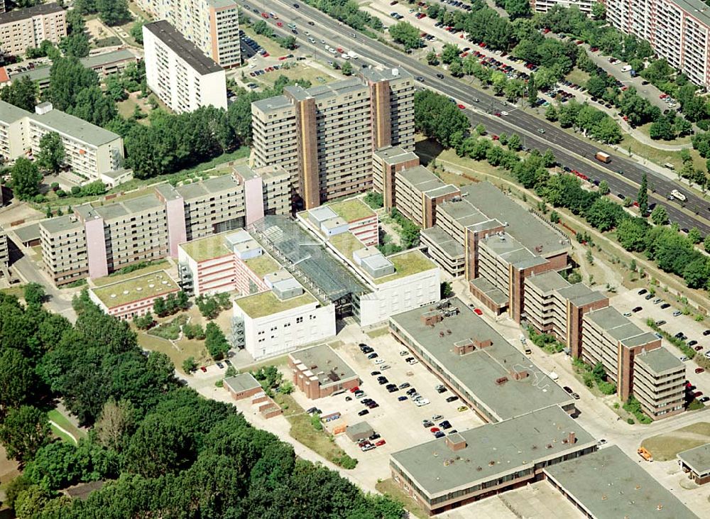 Berlin - Lichtenberg von oben - Gebäude des Bezirksamtes Berlin- Hohenschönhausen (ehemaliges Ministerium für Staatssicherheit der DDR) an der B1 in Berlin Lichtenberg Foto: Robert Grahn