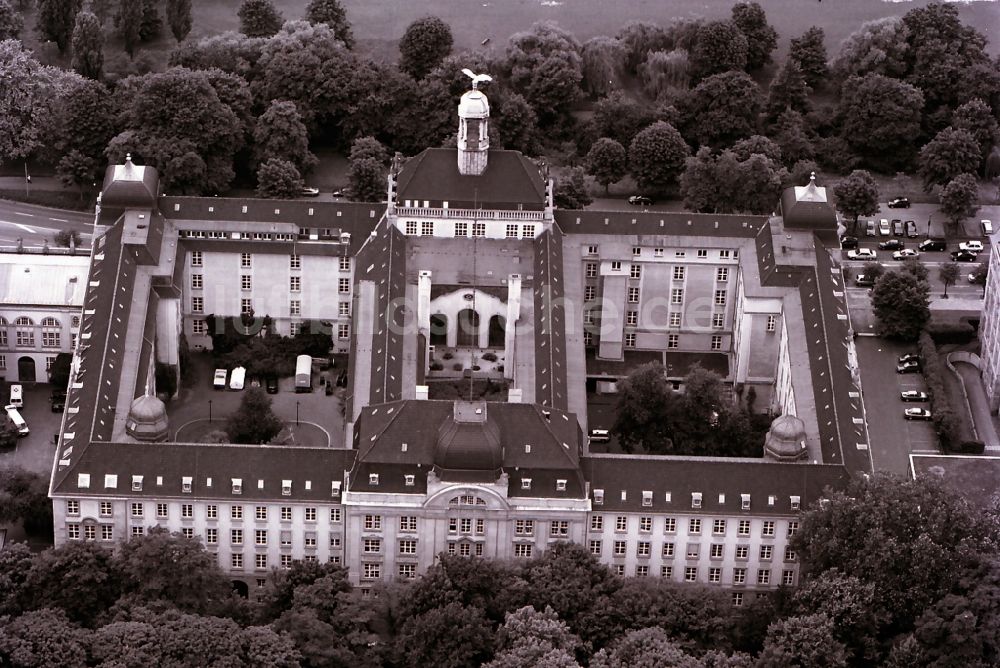 Luftaufnahme Düsseldorf - Gebäude der Bezirksregierung an der Cälienallee im Stadtteil Pempelfort in Düsseldorf in Nordrhein-Westfalen