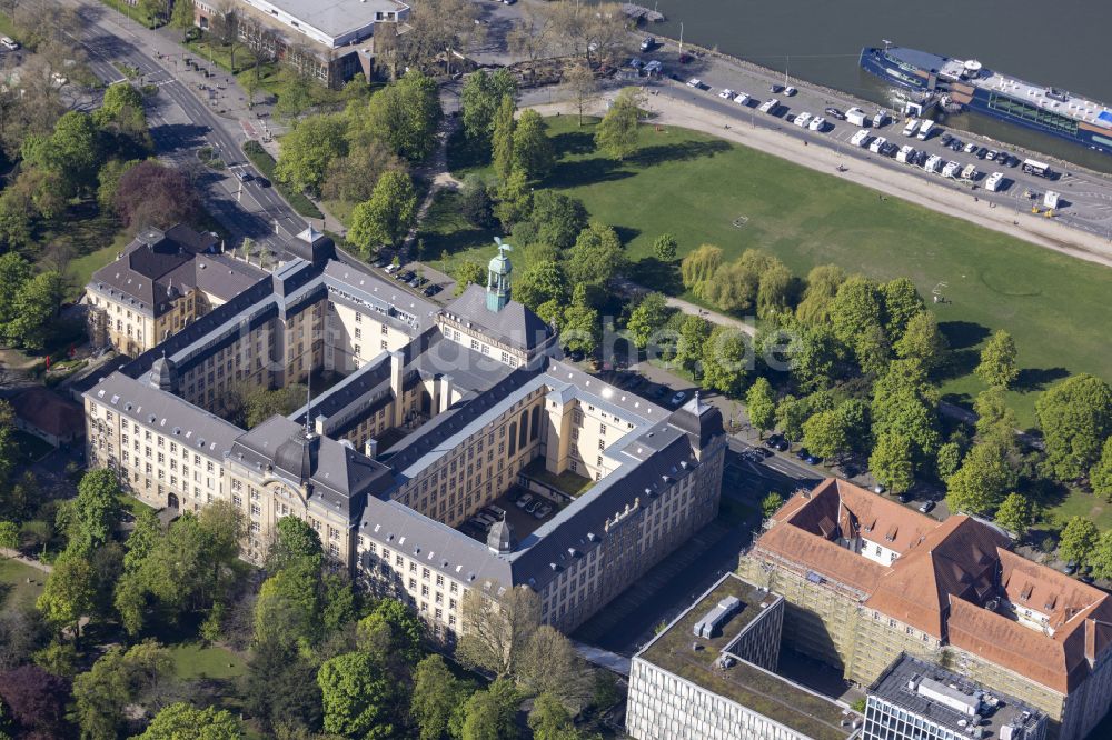 Düsseldorf aus der Vogelperspektive: Gebäude der Bezirksregierung in Düsseldorf im Bundesland Nordrhein-Westfalen