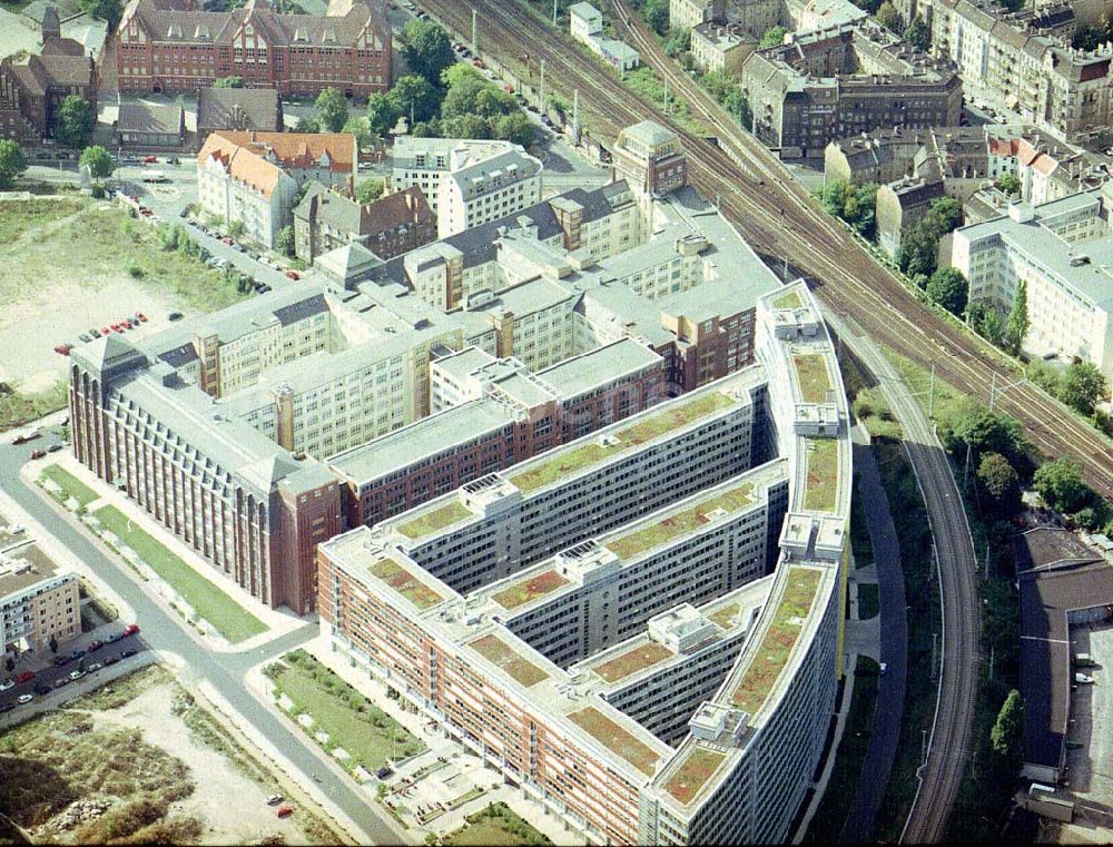 Luftbild Berlin - Lichtenberg - Gebäude der BfA am S-Bhf. Ostkreuz in Berlin - Lichtenberg.