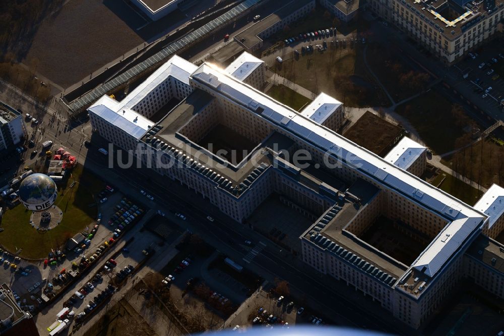 Luftbild Berlin - Gebäude des Bundesministerium der Finanzen / Finanzministerium an der Wilhelmstraße in Berlin - Mitte