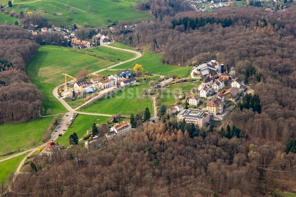 Bettingen aus der Vogelperspektive: Gebäude des Chrischona-Campus und Diakonissen Mutterhaus in Bettingen im Kanton Basel, Schweiz