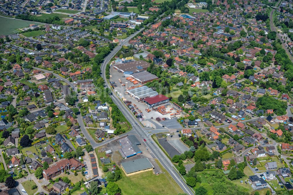 Luftaufnahme Horneburg - Gebäude des Dachfachmarktes Gerd Heinssen in Horneburg im Bundesland Niedersachsen, Deutschland