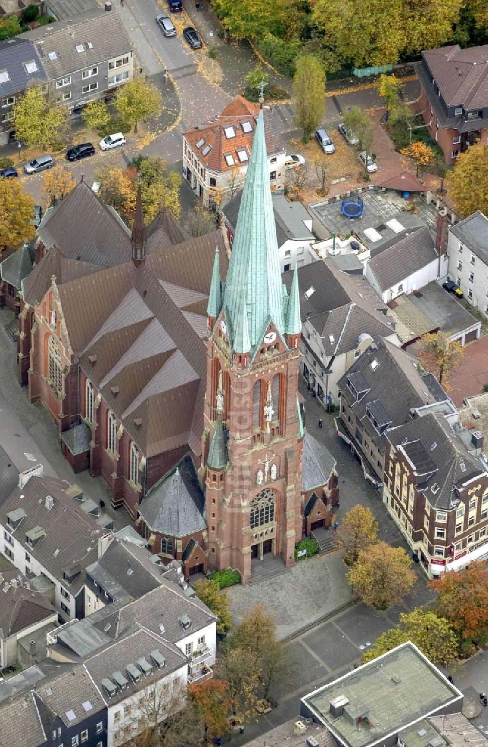 Luftaufnahme Gladbeck - Gebäude der denkmalgeschützten St.Lamberti Kirche Gladbeck im Bundesland Nordrhein-Westfalen NRW