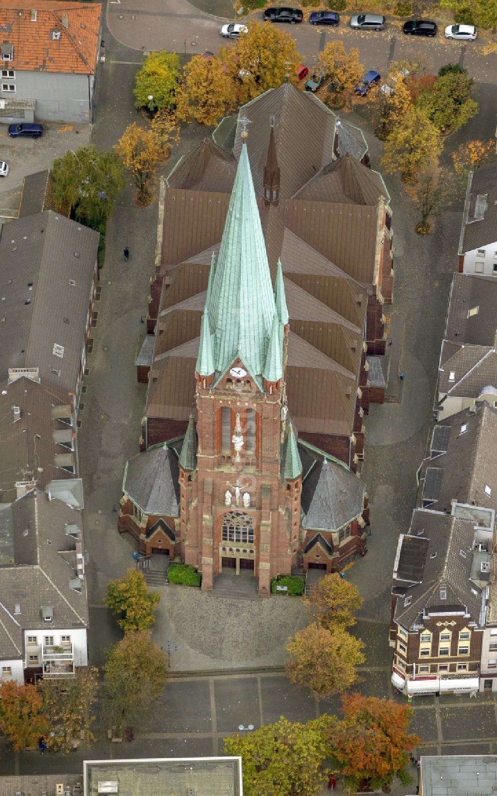 Gladbeck von oben - Gebäude der denkmalgeschützten St.Lamberti Kirche Gladbeck im Bundesland Nordrhein-Westfalen NRW