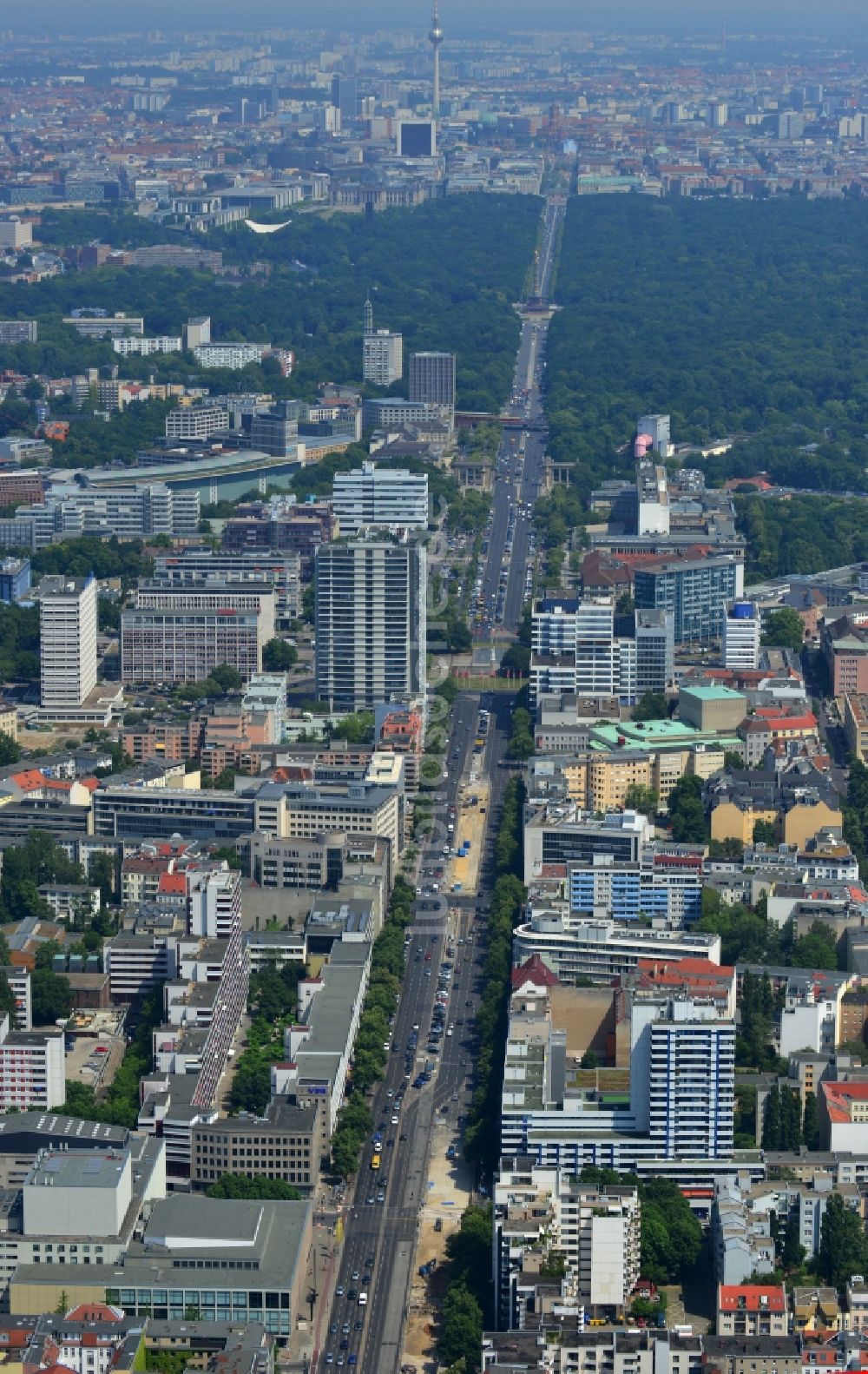 Luftaufnahme Berlin - Gebäude der Deutschen Oper an der Bismarckstraße im Berliner Ortsteil Charlottenburg