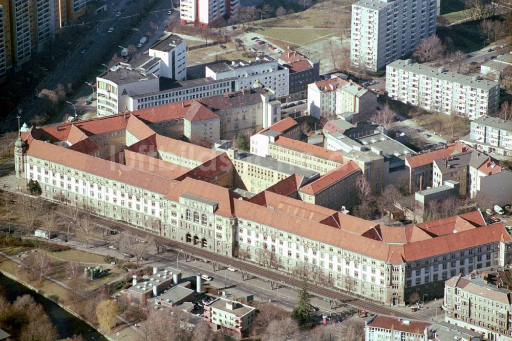 Luftaufnahme Berlin - Gebäude des Deutsches Patentamt- und Markenamt Informations- und Dienstleistungszentrum Berlin im Ortsteil Kreuzberg in Berlin, Deutschland