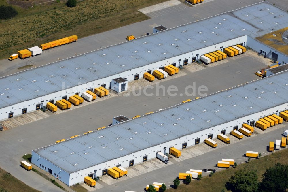 Luftbild Rüdersdorf - Gebäude des DHL Hub Logistik- und Verteilerzentrums der Deutschen Post in Rüdersdorf im Bundesland Brandenburg