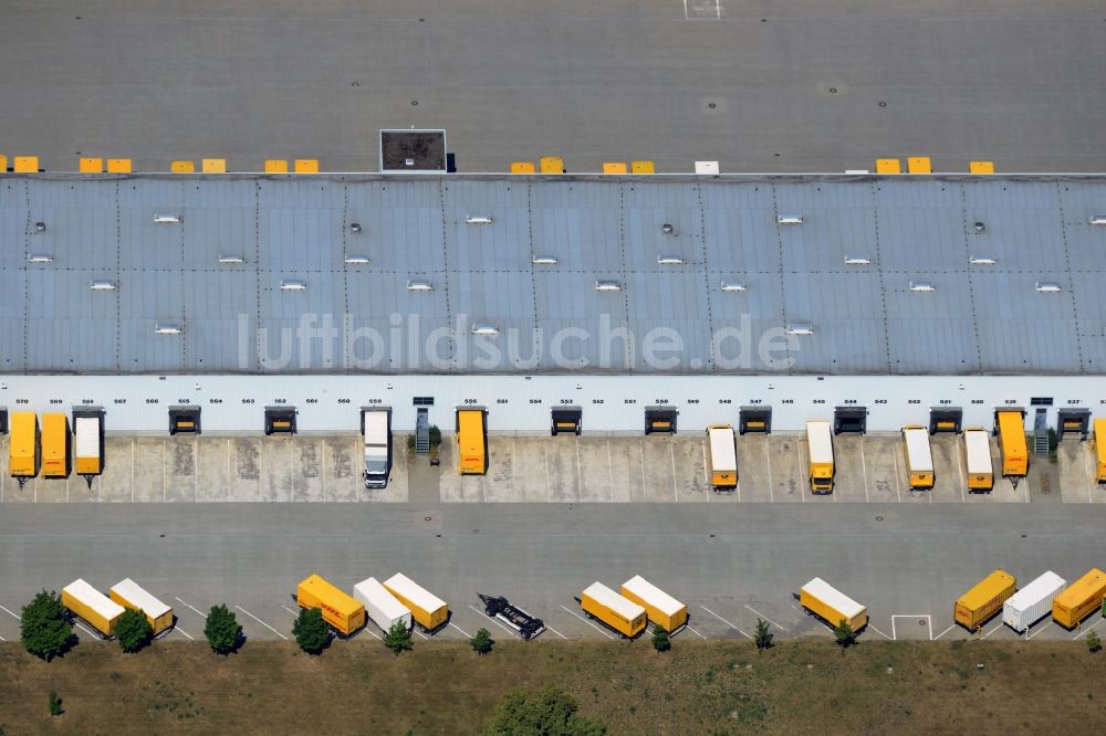 Rüdersdorf von oben - Gebäude des DHL Hub Logistik- und Verteilerzentrums der Deutschen Post in Rüdersdorf im Bundesland Brandenburg