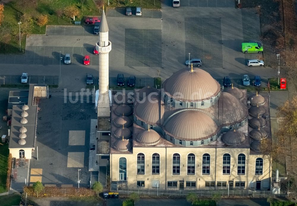 Duisburg aus der Vogelperspektive: Gebäude der DITIB- Moschee an der Warbruckstrasse in Duisburg-Marxloh im Bundesland Nordrhein-Westfalen