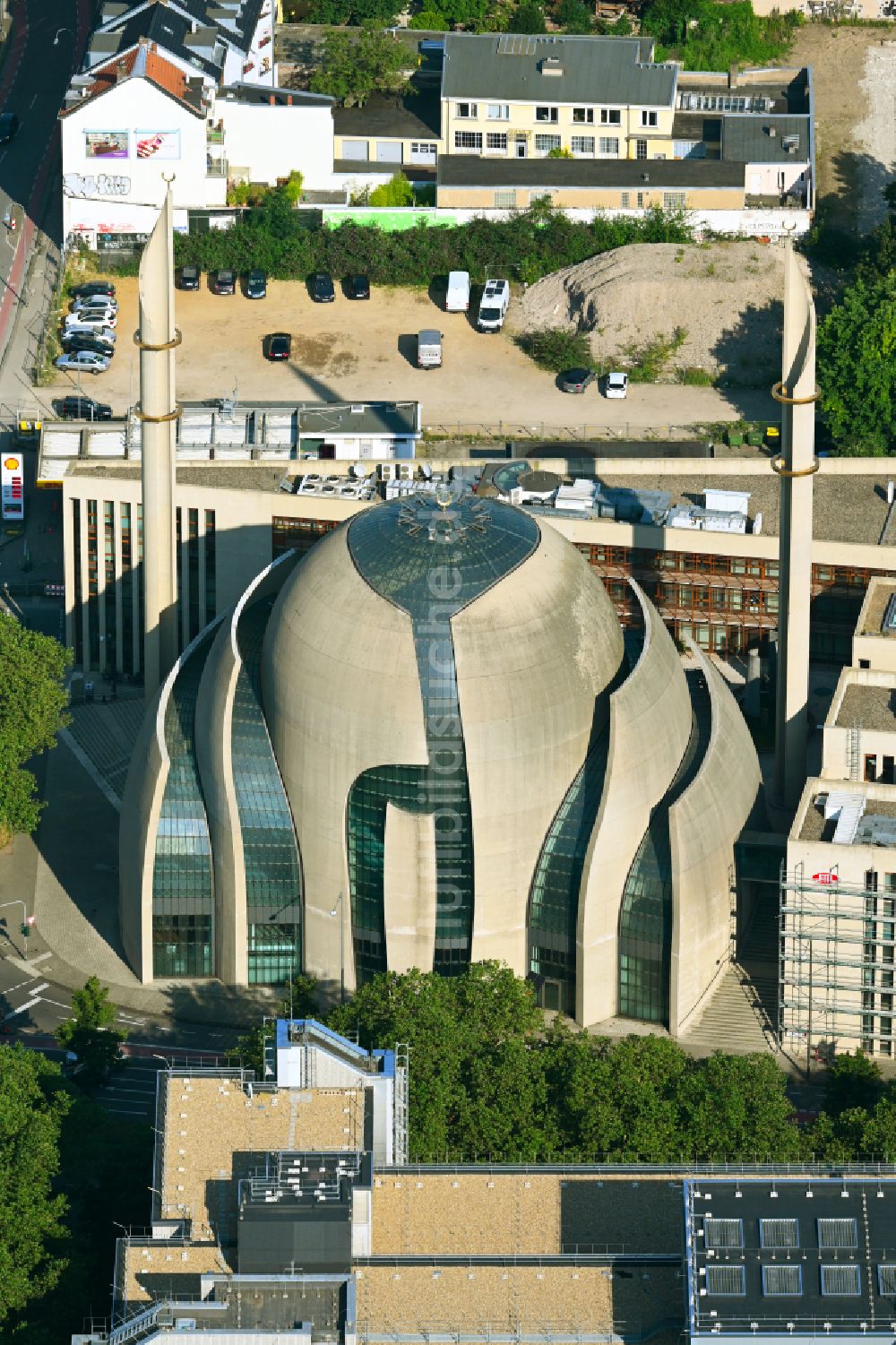 Köln von oben - Gebäude der DITIB-Zentralmoschee in Köln an der Fuchsstraße im Bundesland Nordrhein-Westfalen, Deutschland