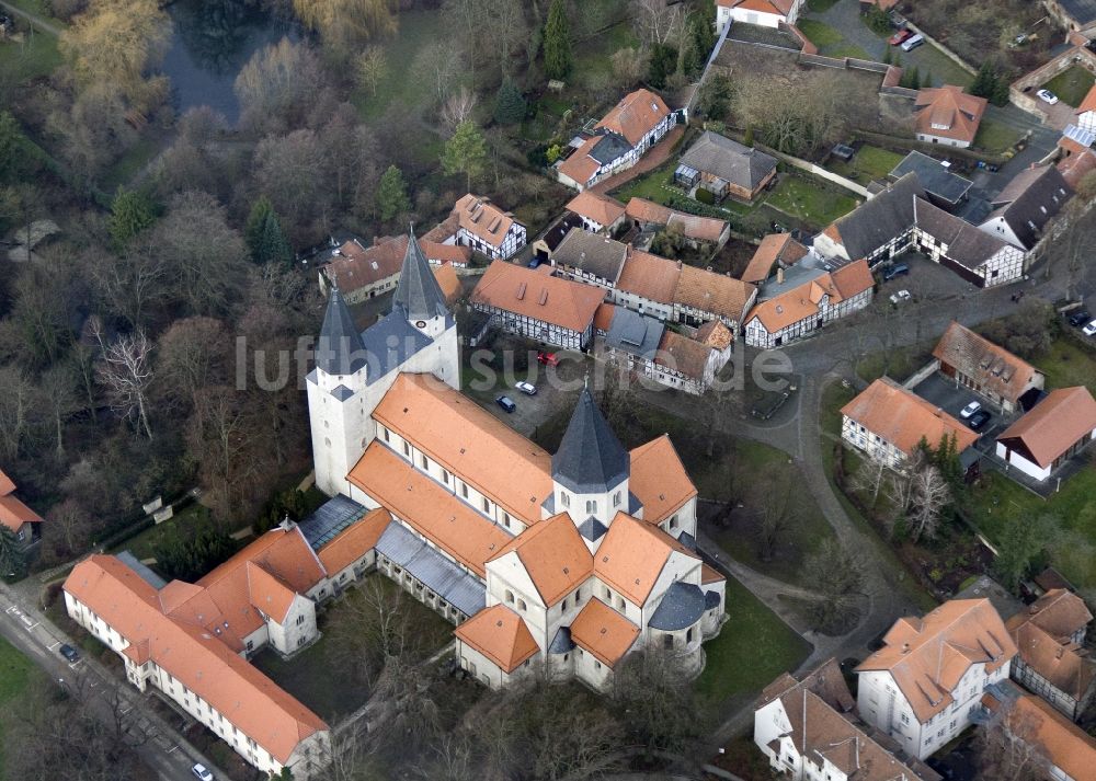 Königslutter aus der Vogelperspektive: Gebäude des Dom Kaiserdom in Königslutter am Elm im Bundesland Niedersachsen