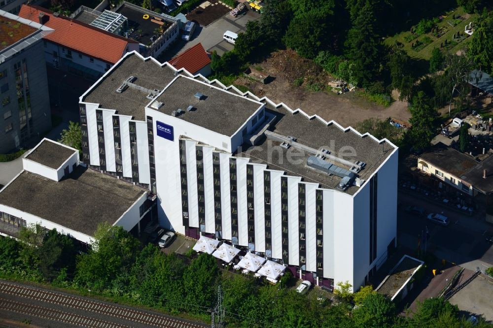 Frankfurt am Main OT Niederrad von oben - Gebäude des Dorint Hotel an der Hahnstraße in Niederrad, einem Stadtteil von Frankfurt am Main im Bundesland Hessen