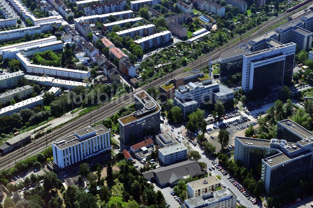 Luftbild Frankfurt am Main OT Niederrad - Gebäude des Dorint Hotel an der Hahnstraße in Niederrad, einem Stadtteil von Frankfurt am Main im Bundesland Hessen