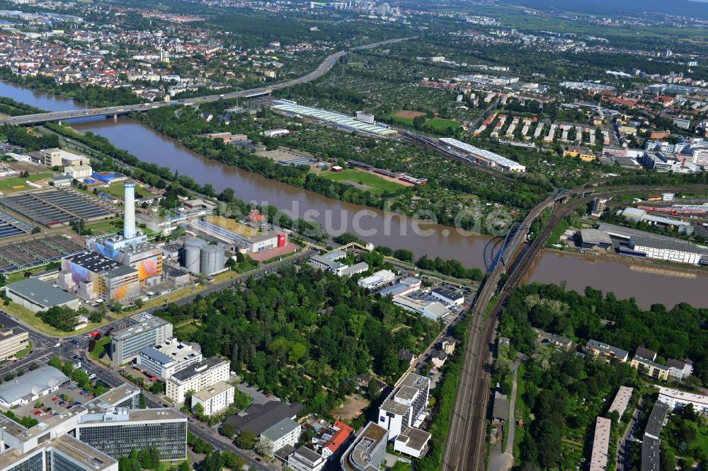 Frankfurt am Main OT Niederrad von oben - Gebäude des Dorint Hotel an der Hahnstraße in Niederrad, einem Stadtteil von Frankfurt am Main im Bundesland Hessen