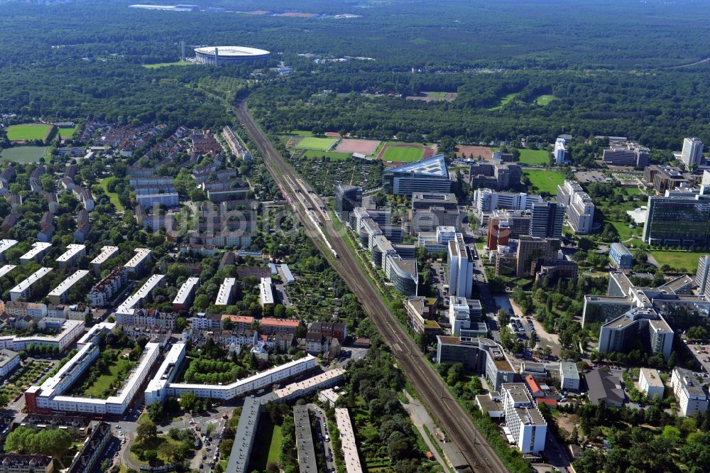 Luftbild Frankfurt am Main OT Niederrad - Gebäude des Dorint Hotel an der Hahnstraße in Niederrad, einem Stadtteil von Frankfurt am Main im Bundesland Hessen