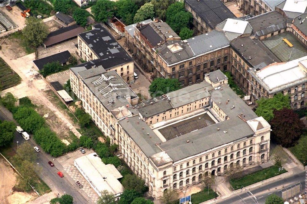 Luftbild Berlin - Gebäude des ehemaligen DDR-Bergbauministeriums in der Invalidenstraße