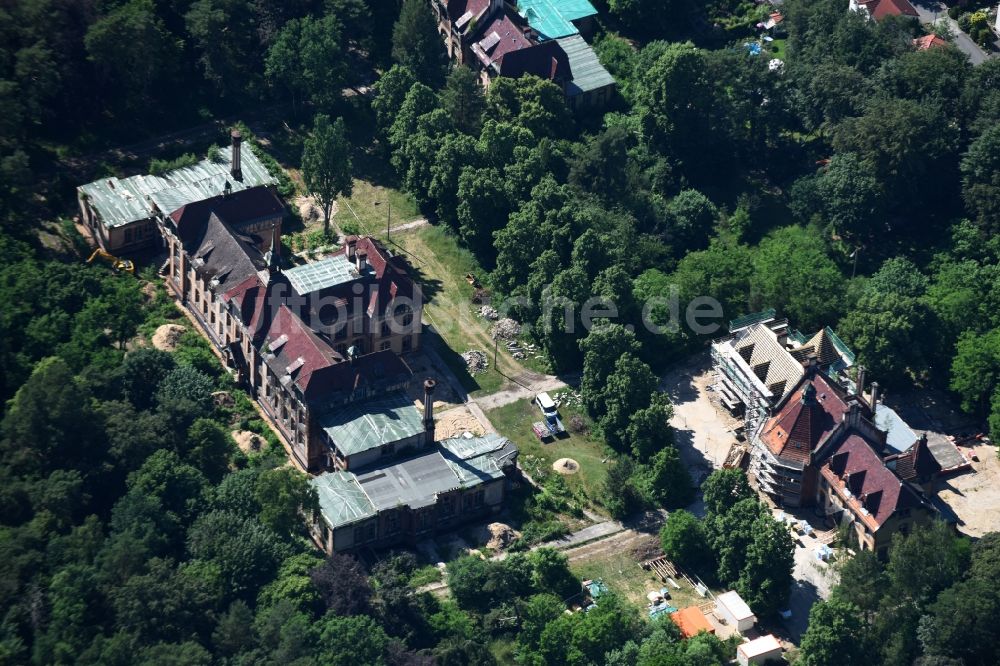 Luftaufnahme Beelitz - Gebäude der ehemaligen Klinik- und Krankenhaus - Komplexes in Beelitz Heilstätten in Beelitz im Bundesland Brandenburg