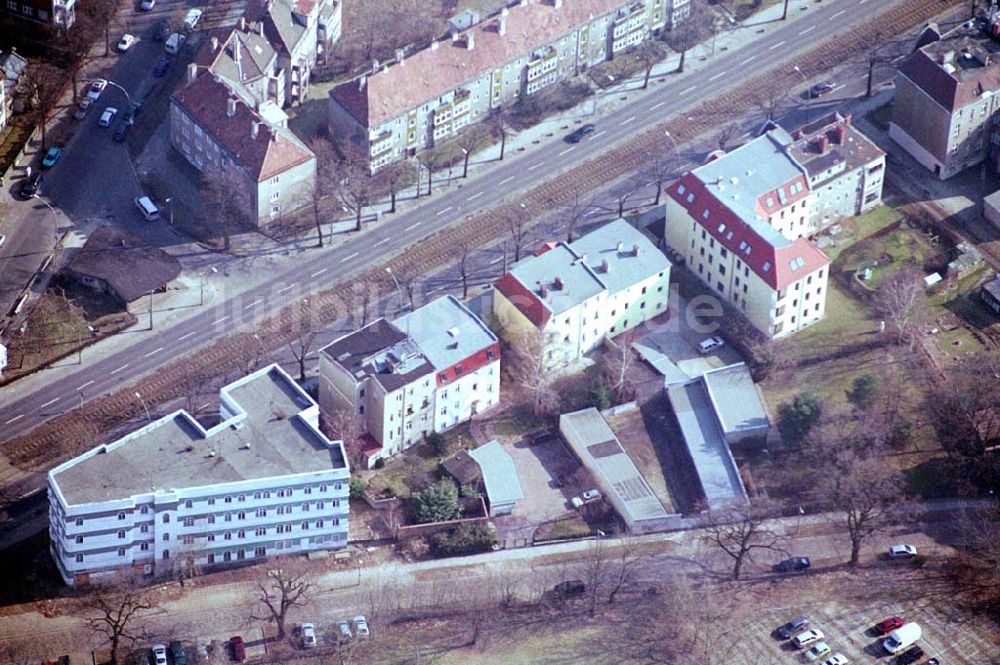 Luftbild Berlin - Karlshorst - Gebäude der ehemaligen lybischen Botschaft in der DDR an Treskowallee in Berlin-Karlshorst