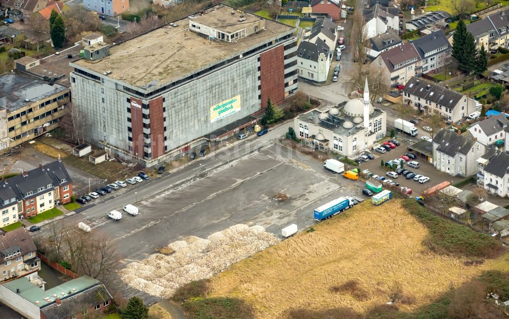 Luftaufnahme Gladbeck - Gebäude des ehemaligen Möbelparadies und Moschee an der Wielandstraße in Gladbeck im Bundesland Nordrhein-Westfalen