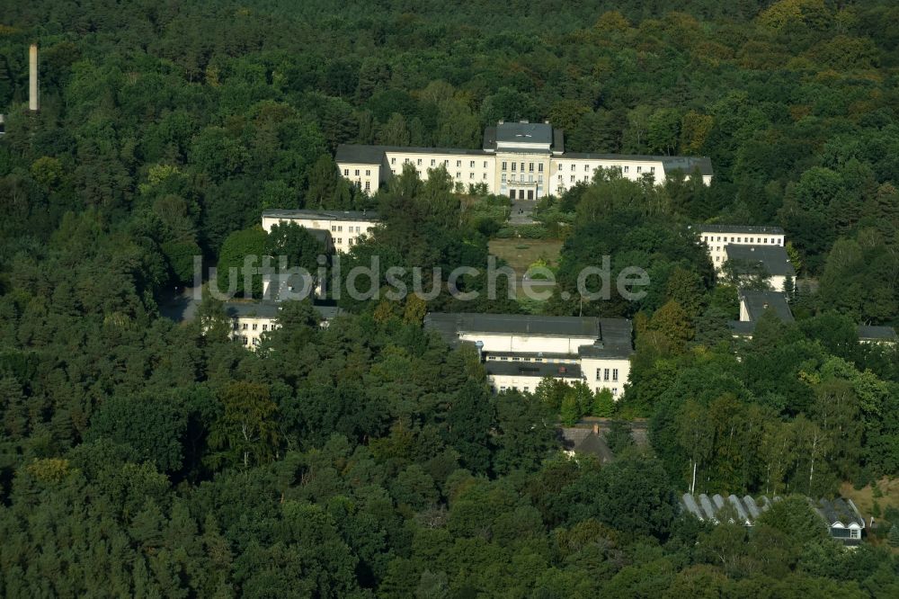 Luftaufnahme Bogensee - Gebäude der ehemaligen Zentraljugendschule und der Villa Waldhof der Freien Deutschen Jugend der ehemaligen DDR in Bogensee im Bundesland Brandenburg