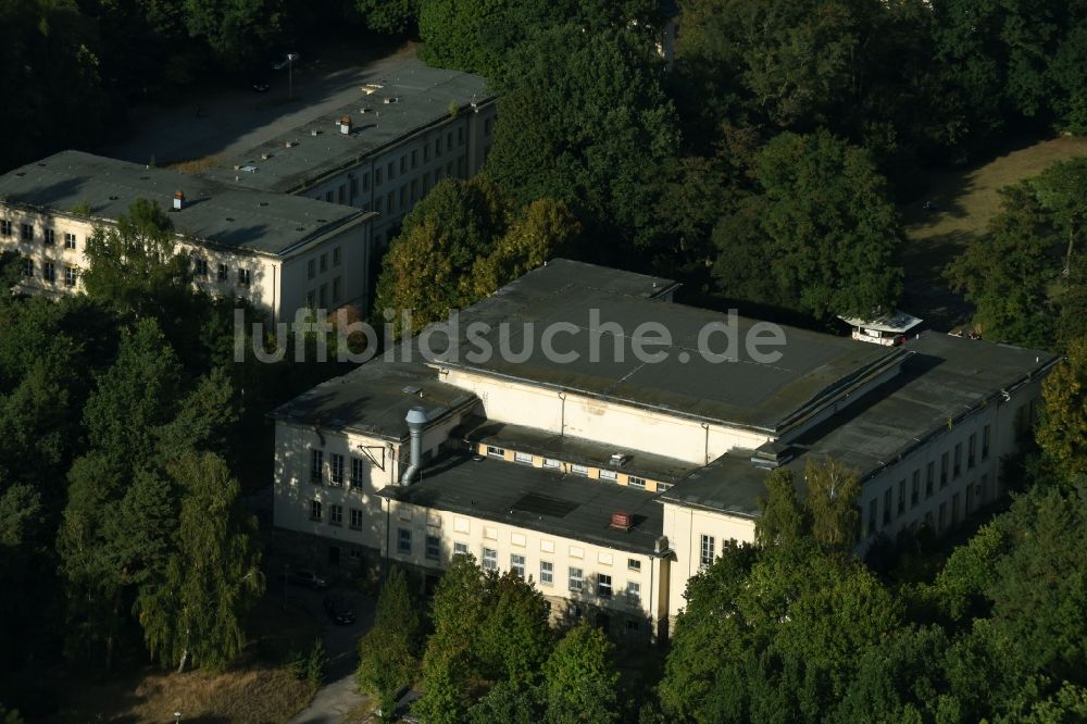 Luftaufnahme Bogensee - Gebäude der ehemaligen Zentraljugendschule und der Villa Waldhof der Freien Deutschen Jugend der ehemaligen DDR in Bogensee im Bundesland Brandenburg