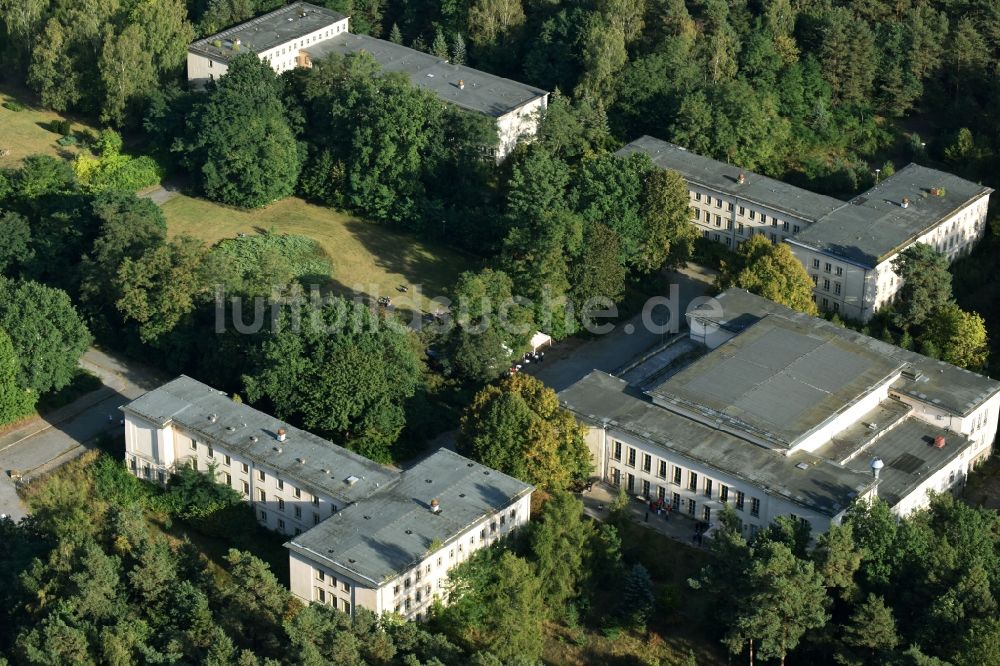 Luftaufnahme Bogensee - Gebäude der ehemaligen Zentraljugendschule und der Villa Waldhof der Freien Deutschen Jugend der ehemaligen DDR in Bogensee im Bundesland Brandenburg