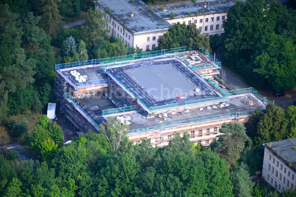 Luftaufnahme Bogensee - Gebäude der ehemaligen Zentraljugendschule und der Villa Waldhof der Freien Deutschen Jugend der ehemaligen DDR in Bogensee im Bundesland Brandenburg